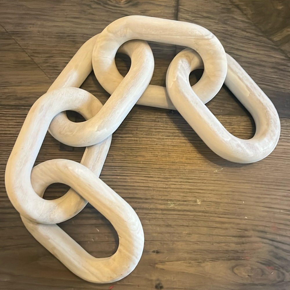Whitewashed Wood Chainlink Decoration